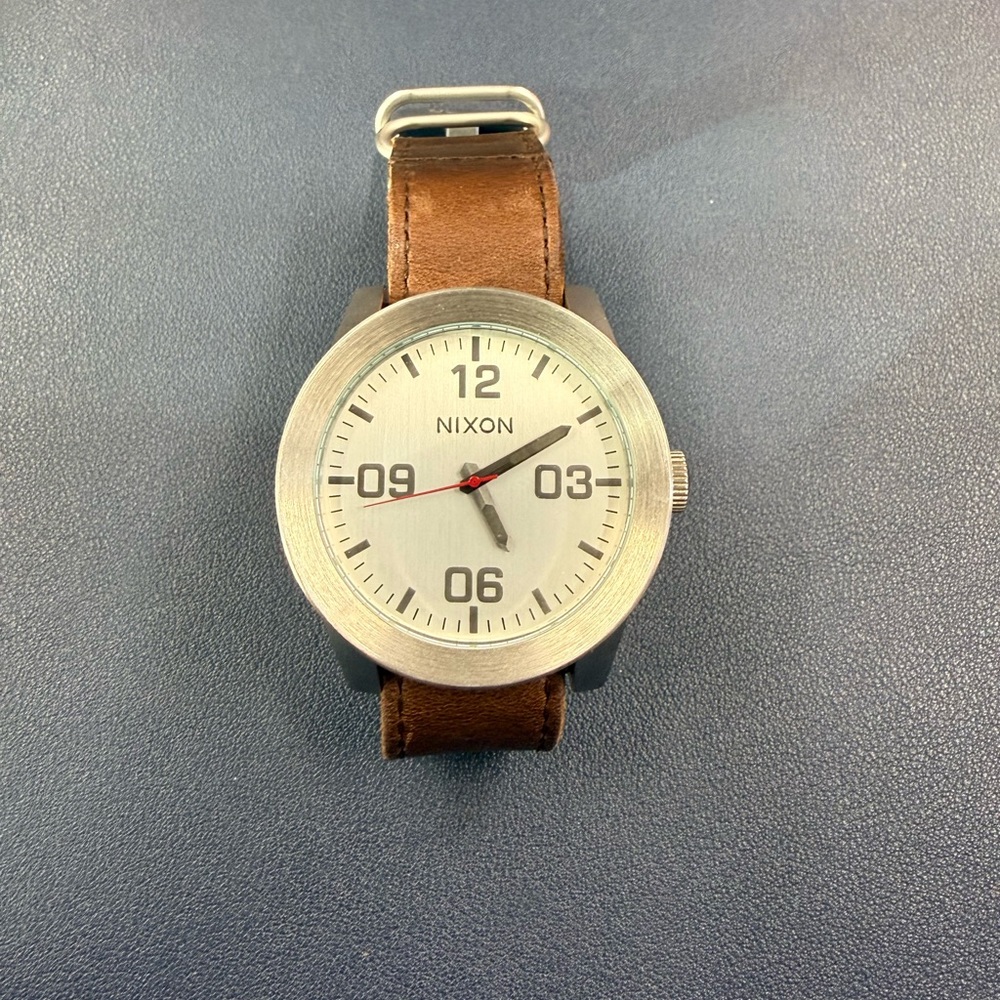 Nixon The Corporal “Take Charge” 100M SS Japan 13B Watch Horween Leather Band